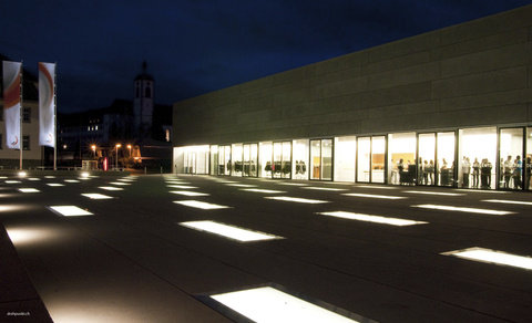 Dreipsitz Sport- und Kulturzentrum bei Nacht Dreipsitz Sport- und Kulturzentrum bei Nacht