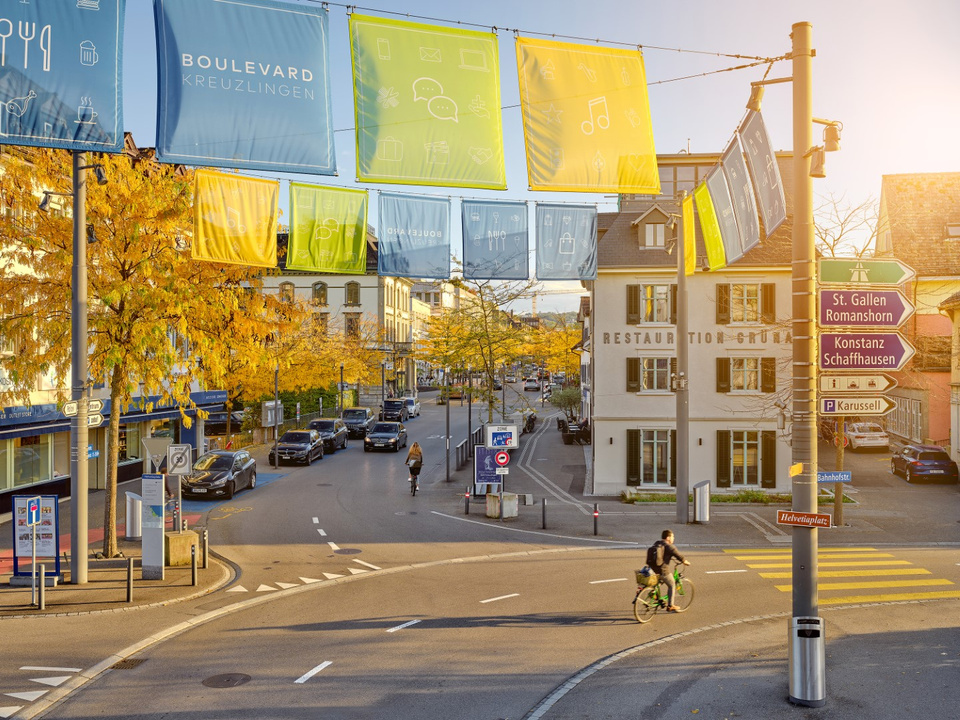 An der Hauptstrasse befindet sich das Geschäftszentrum von Kreuzlingen. Kreuzlinger Boulevard