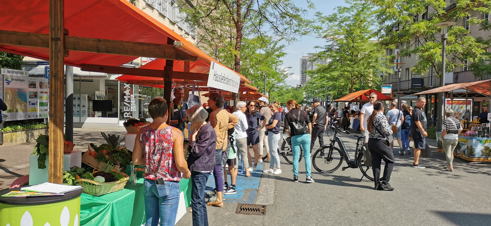 Der Chrüzlinger Markt lädt zum Flanieren ein. Chrüzlinger Markt
