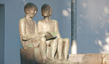 Skulptur/Brunnen "Lesende Kinder" (Friedel Grieder)